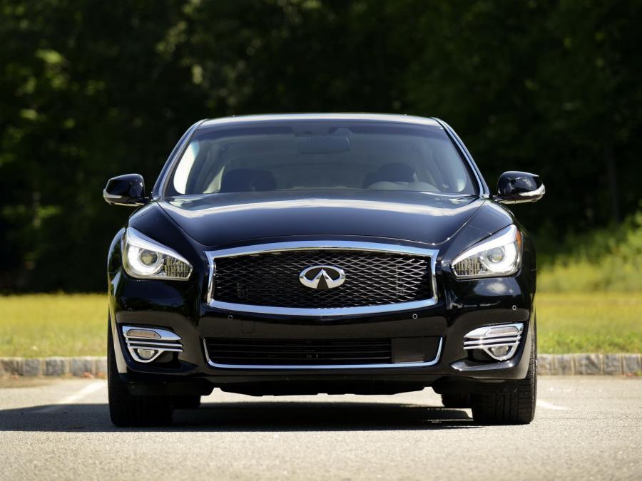  Infiniti Q70L 5.6 2015 года  (фото 2 из 27)